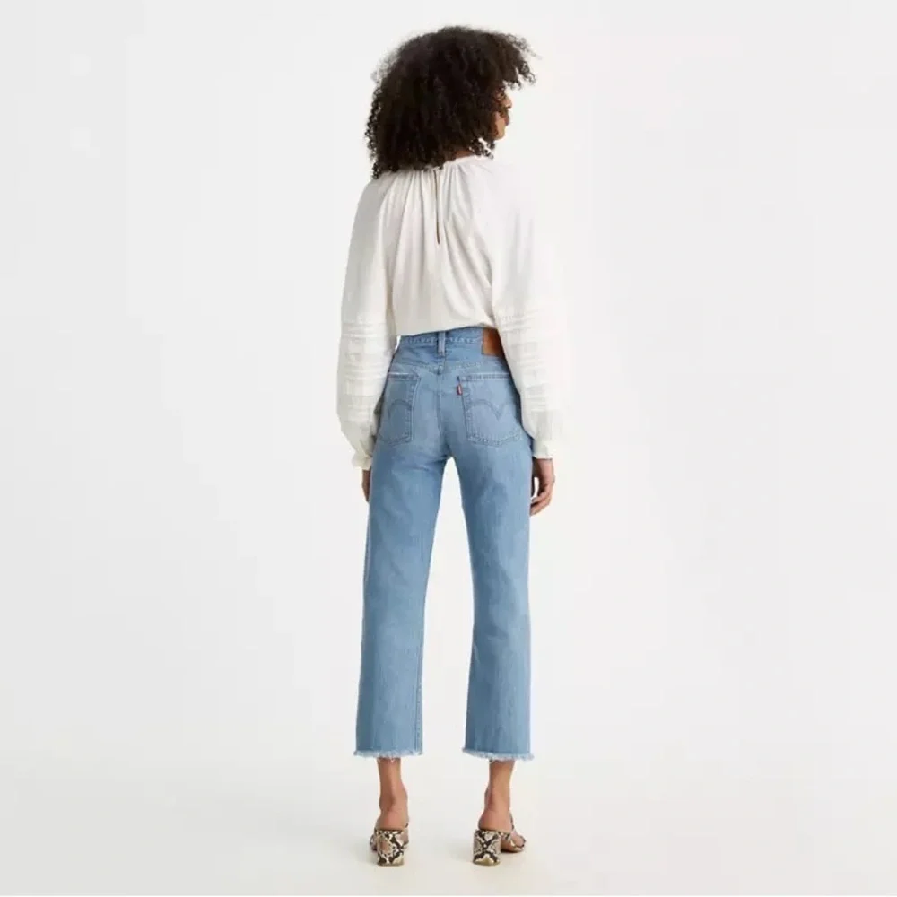 Levi's Wedgie Cropped Fray Hem Distressed High Waist Button Fly Blue Jeans 27 - Picture 3 of 9
